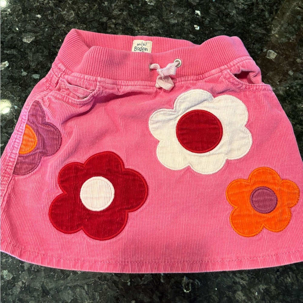 Super cute Mini Boden corduroy skirt. Girls 5-6. Excellent condition
